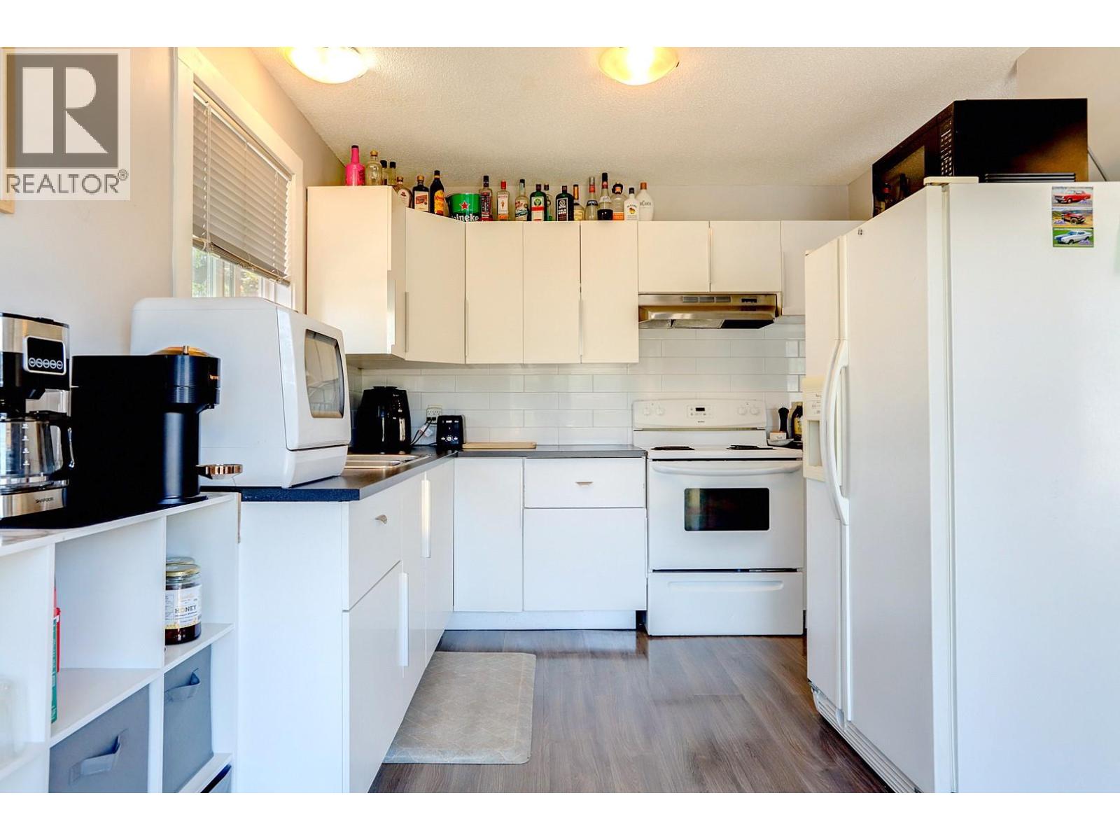 4109 24 Avenue - 10