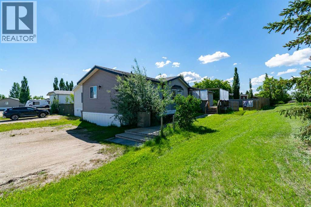 6013 54 Ave Close - 3