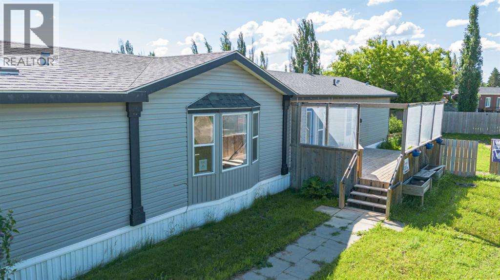6013 54 Ave Close - 7