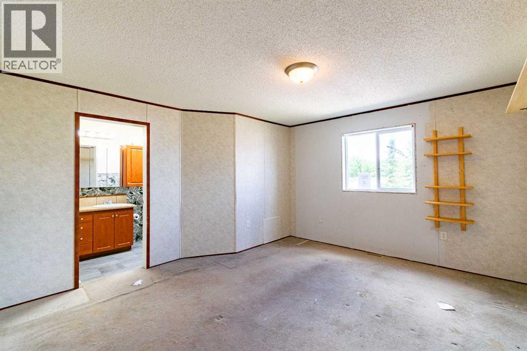 6013 54 Ave Close - 24