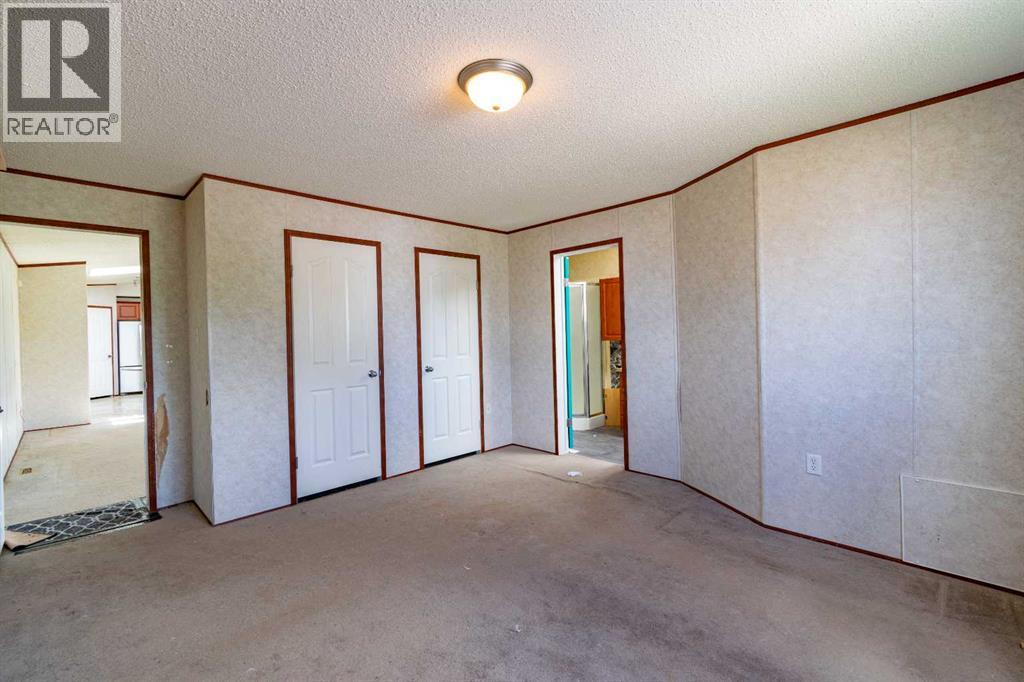 6013 54 Ave Close - 25