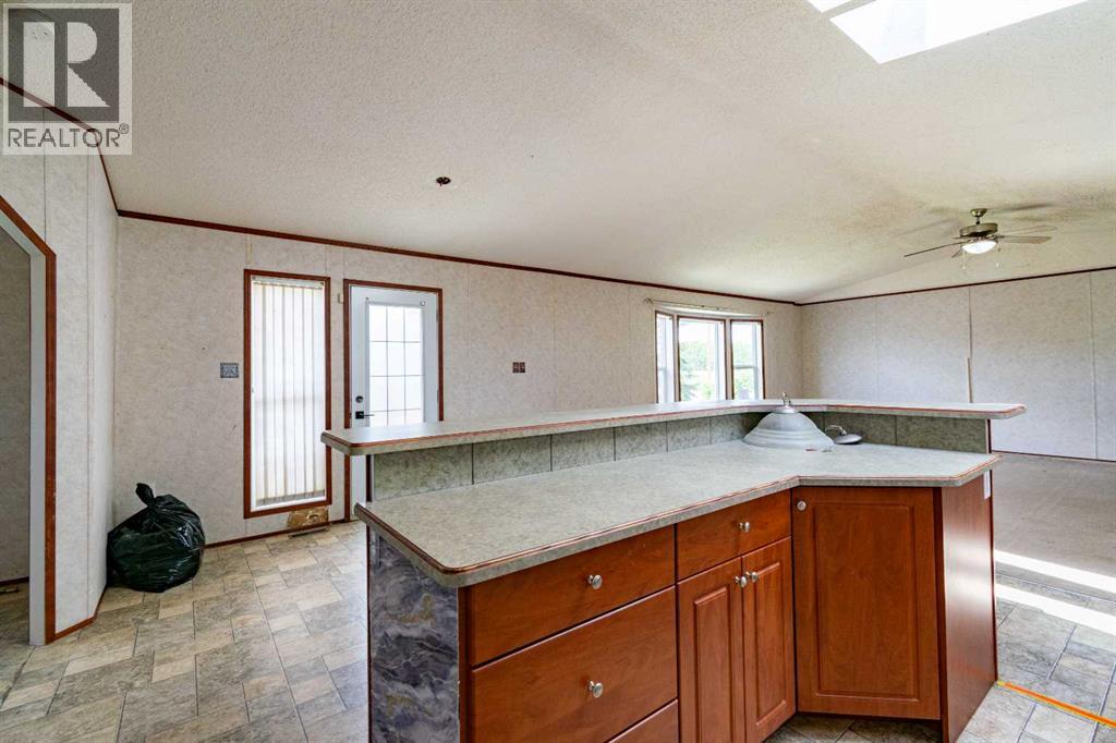 6013 54 Ave Close - 20