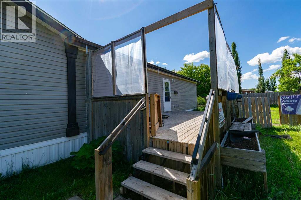 6013 54 Ave Close - 9