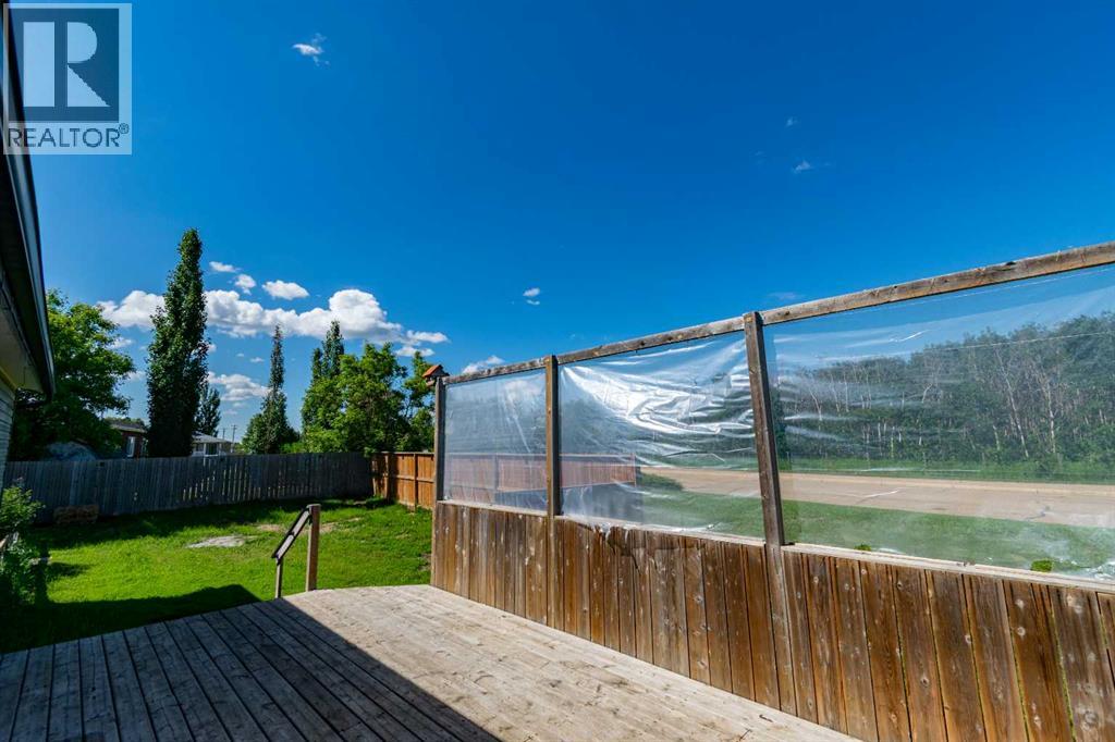 6013 54 Ave Close - 10