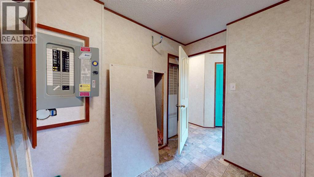 6013 54 Ave Close - 33