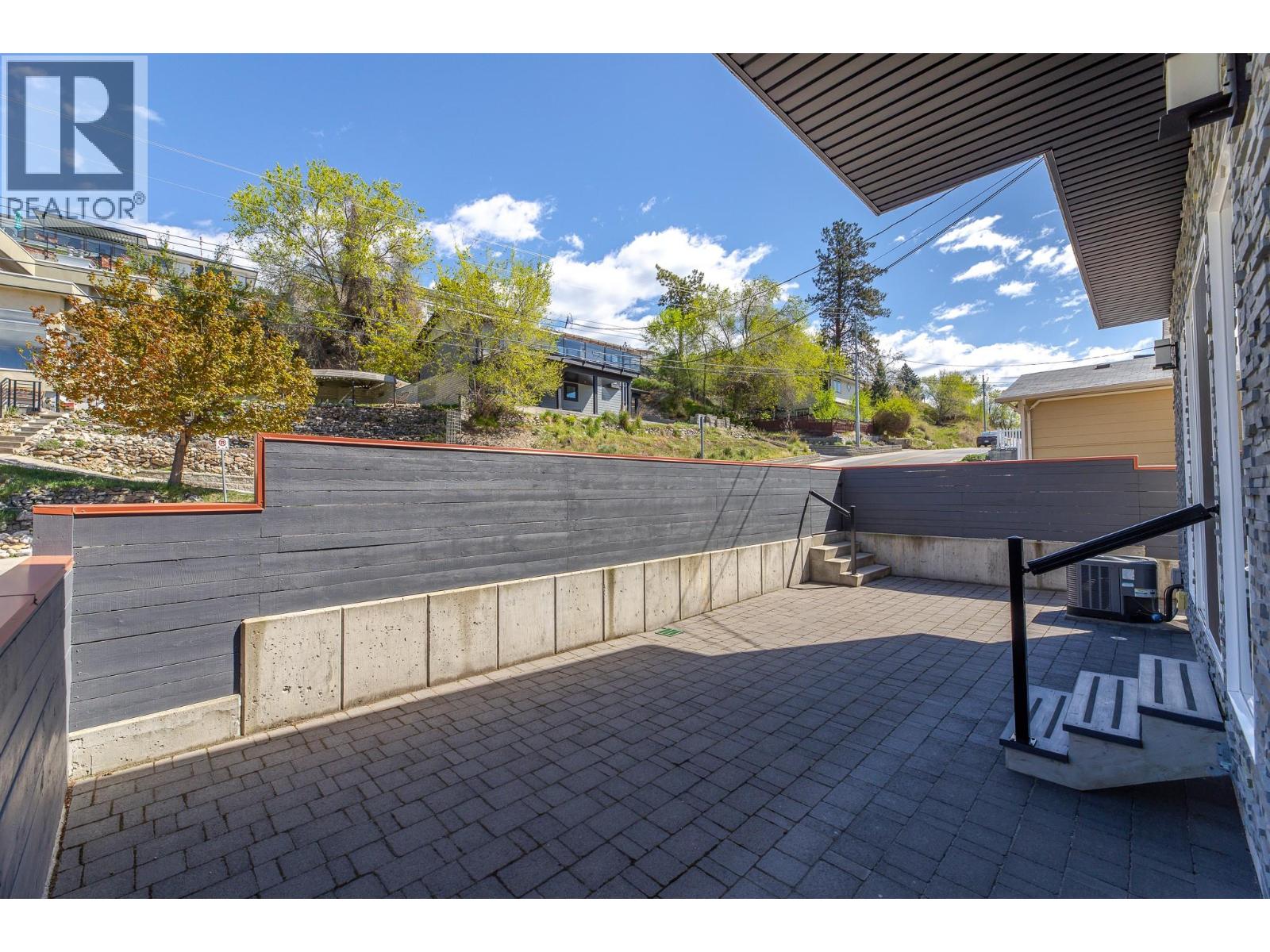 #101 711 CREEKSIDE Road - 19