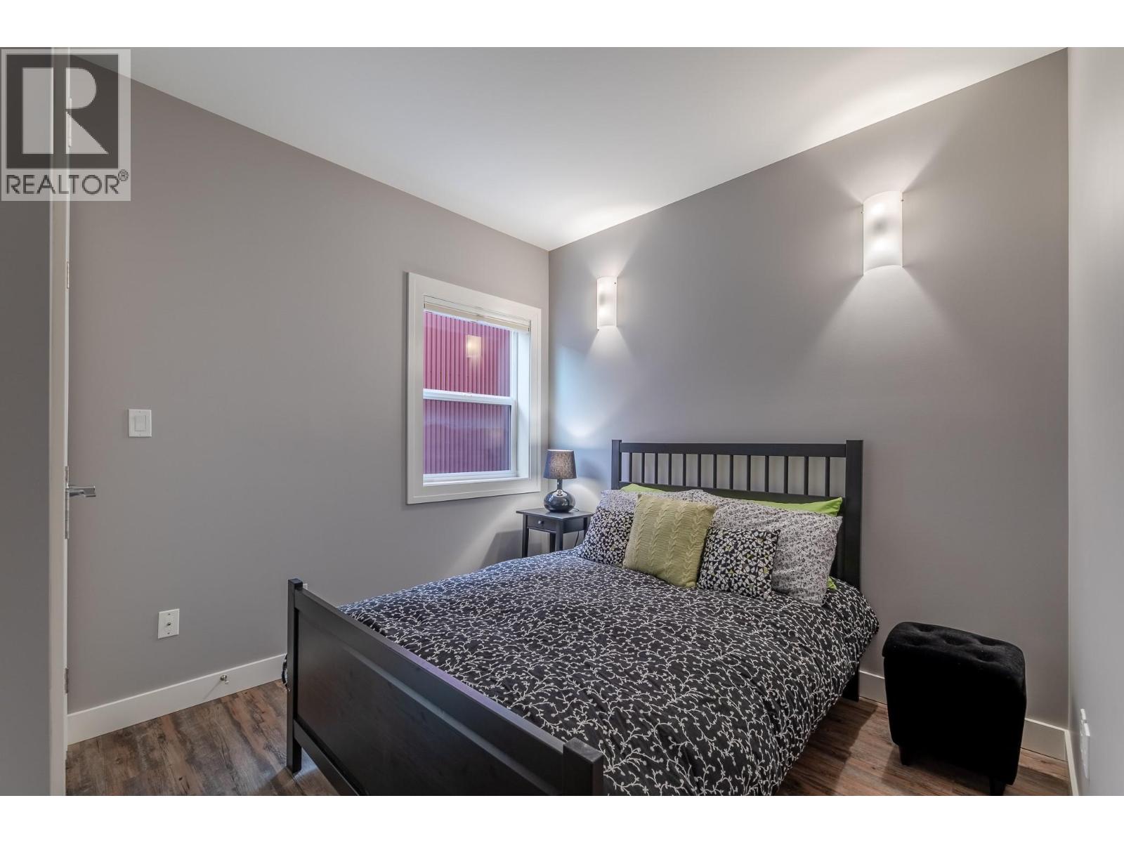 #101 711 CREEKSIDE Road - 11