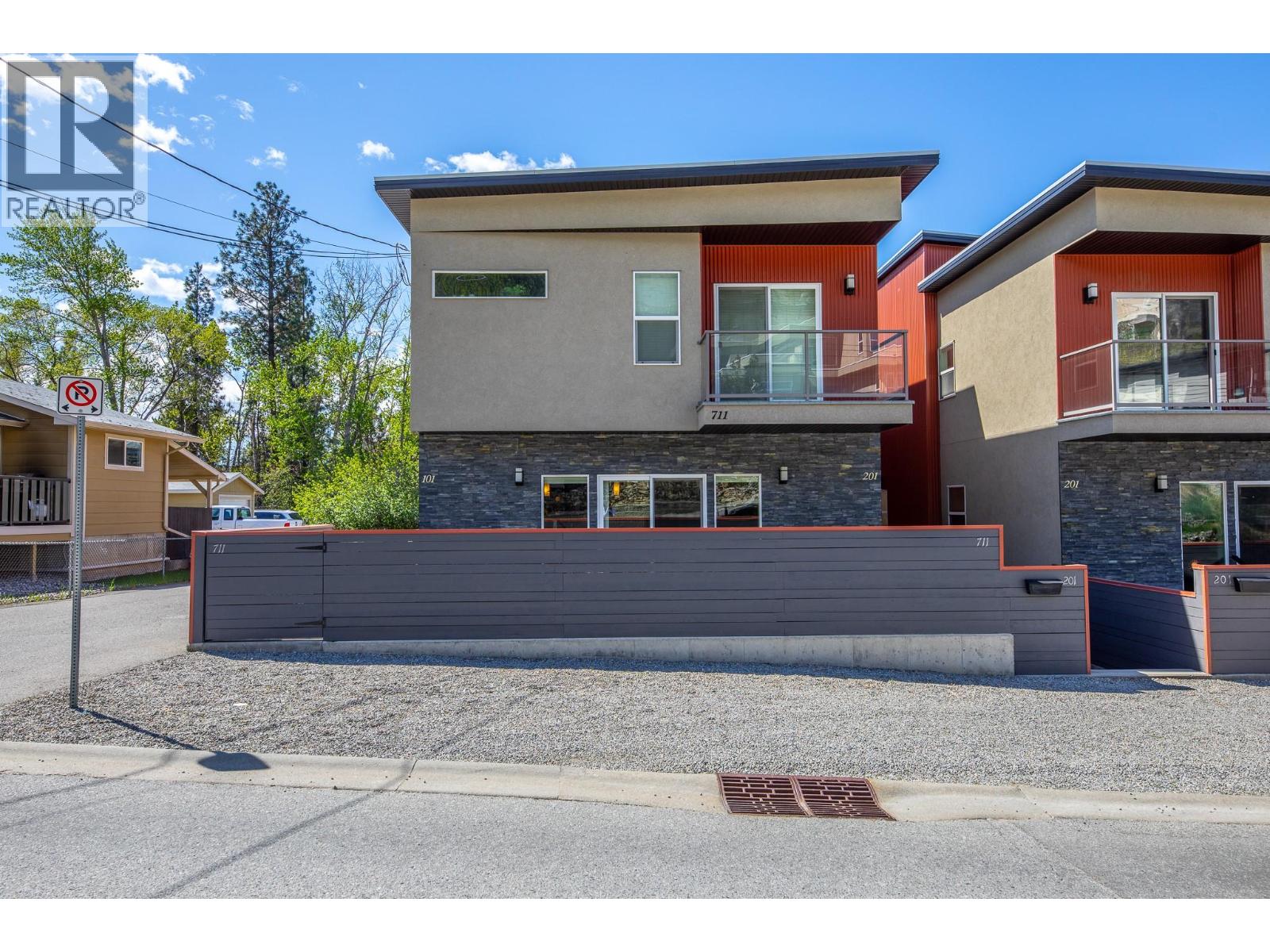 #101 711 CREEKSIDE Road - 1