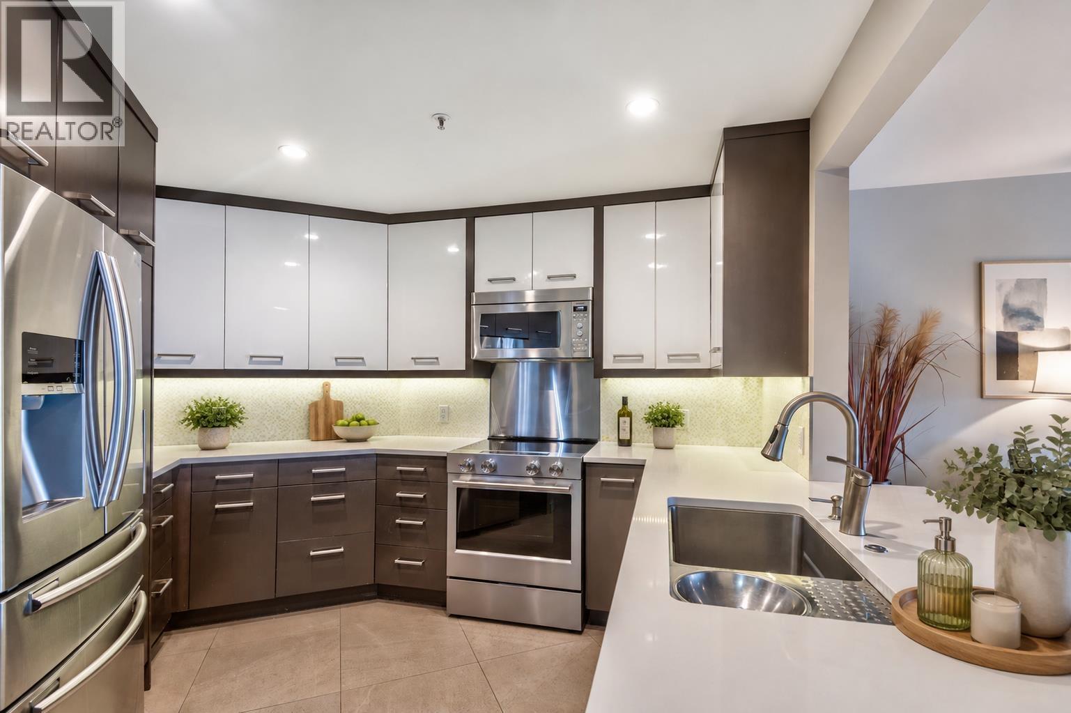 310 1236 W 8TH AVENUE, Vancouver