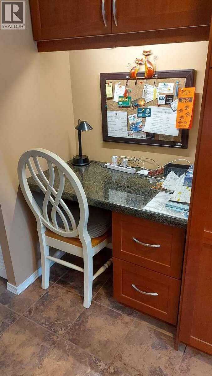 4889 LYNX Crescent - 24