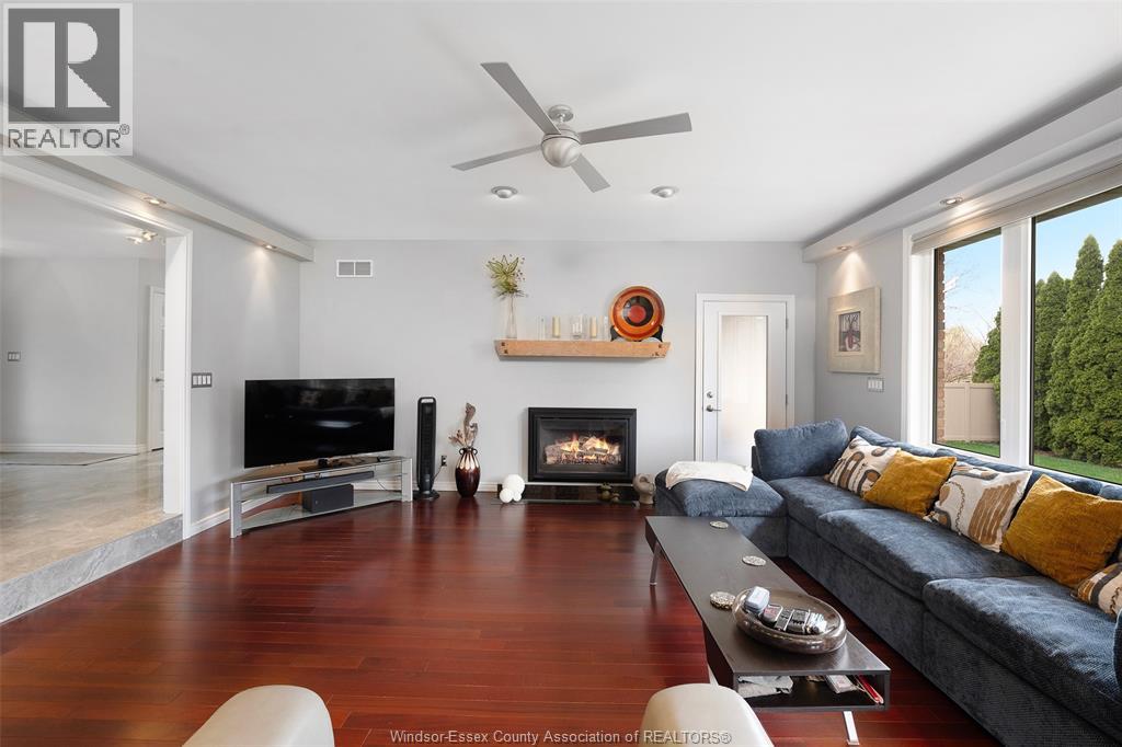 2098 EDGEMORE AVENUE - 10
