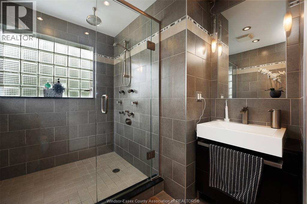 2098 EDGEMORE AVENUE - 26