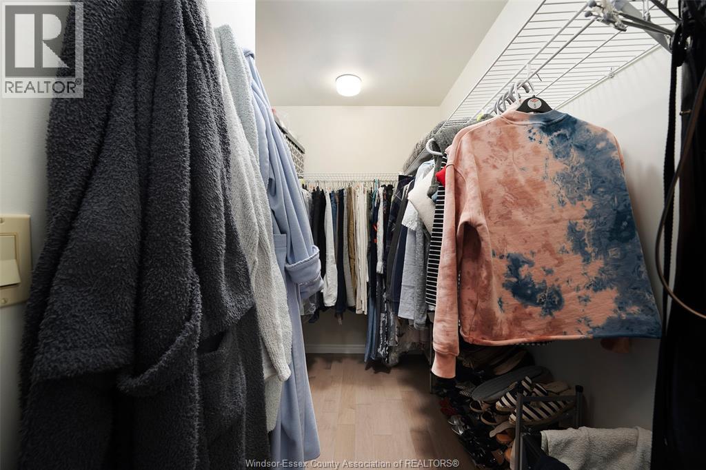 2098 EDGEMORE AVENUE - 27