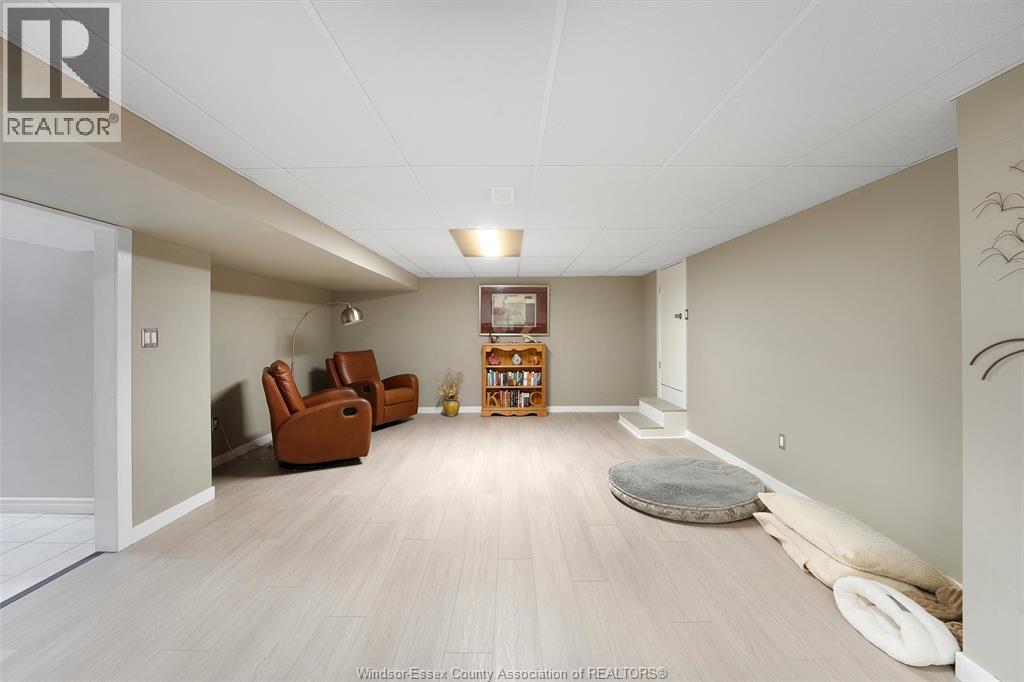 2098 EDGEMORE AVENUE - 33