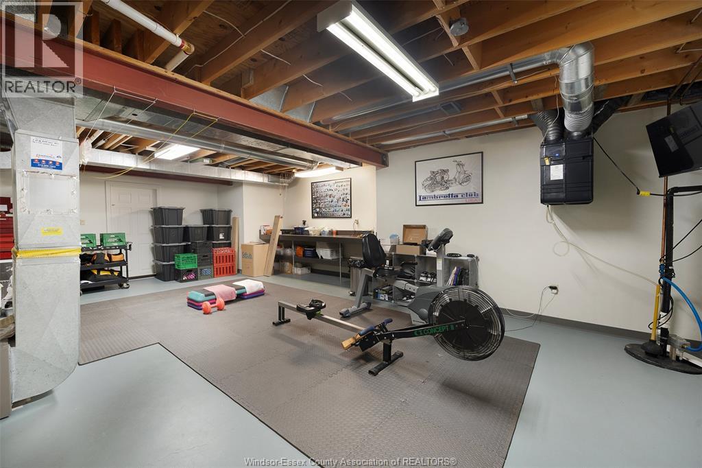 2098 EDGEMORE AVENUE - 39