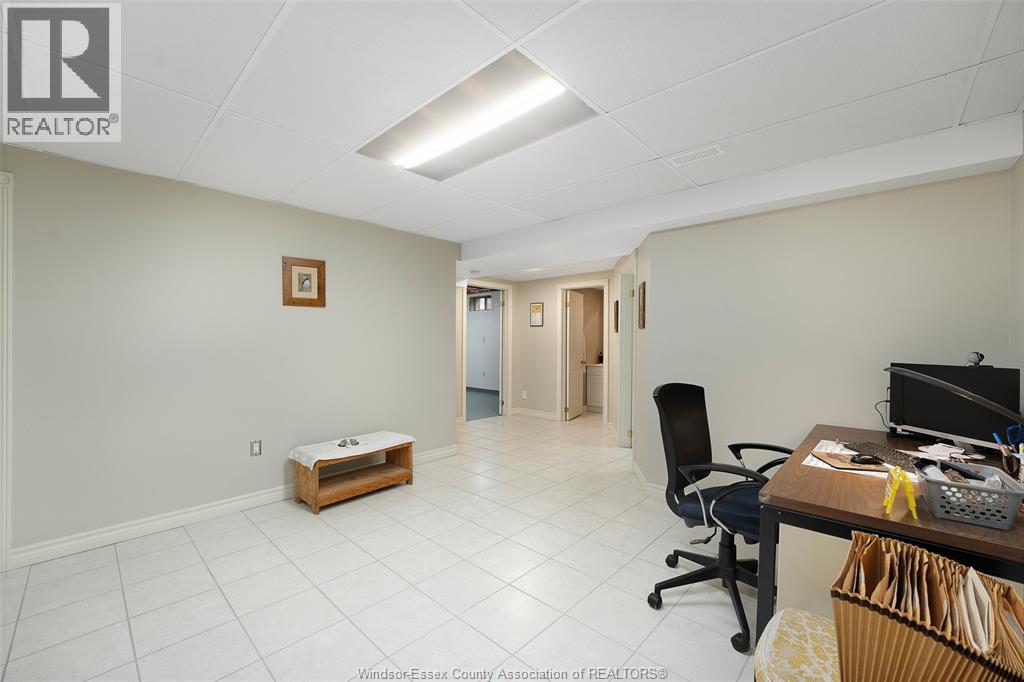 2098 EDGEMORE AVENUE - 36