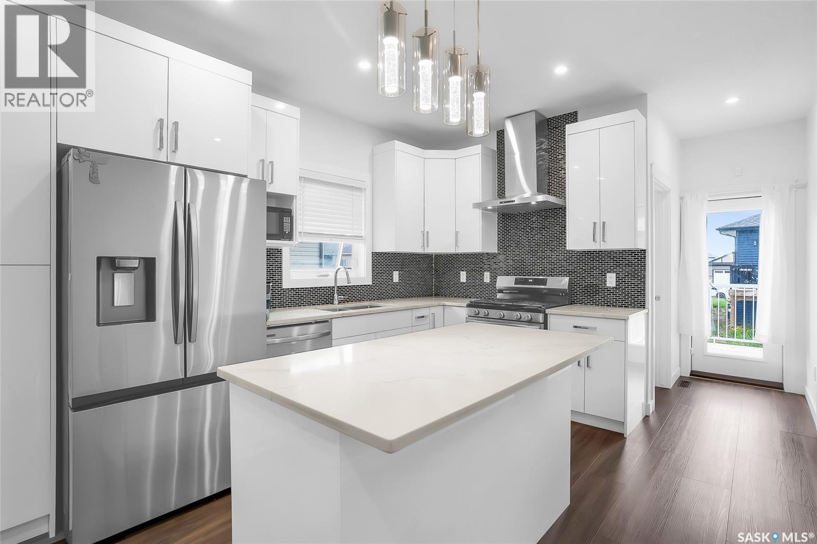 715 Bentley MANOR - 10
