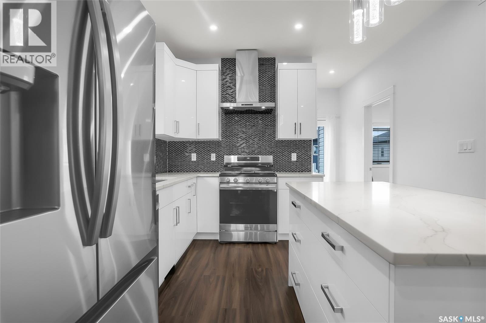 715 Bentley MANOR - 11