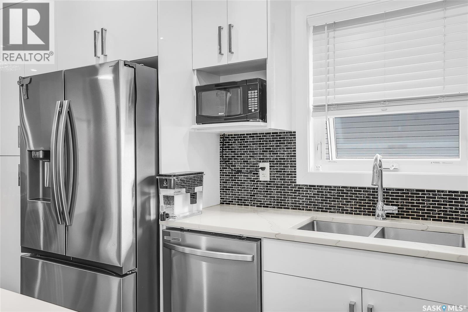 715 Bentley MANOR - 12