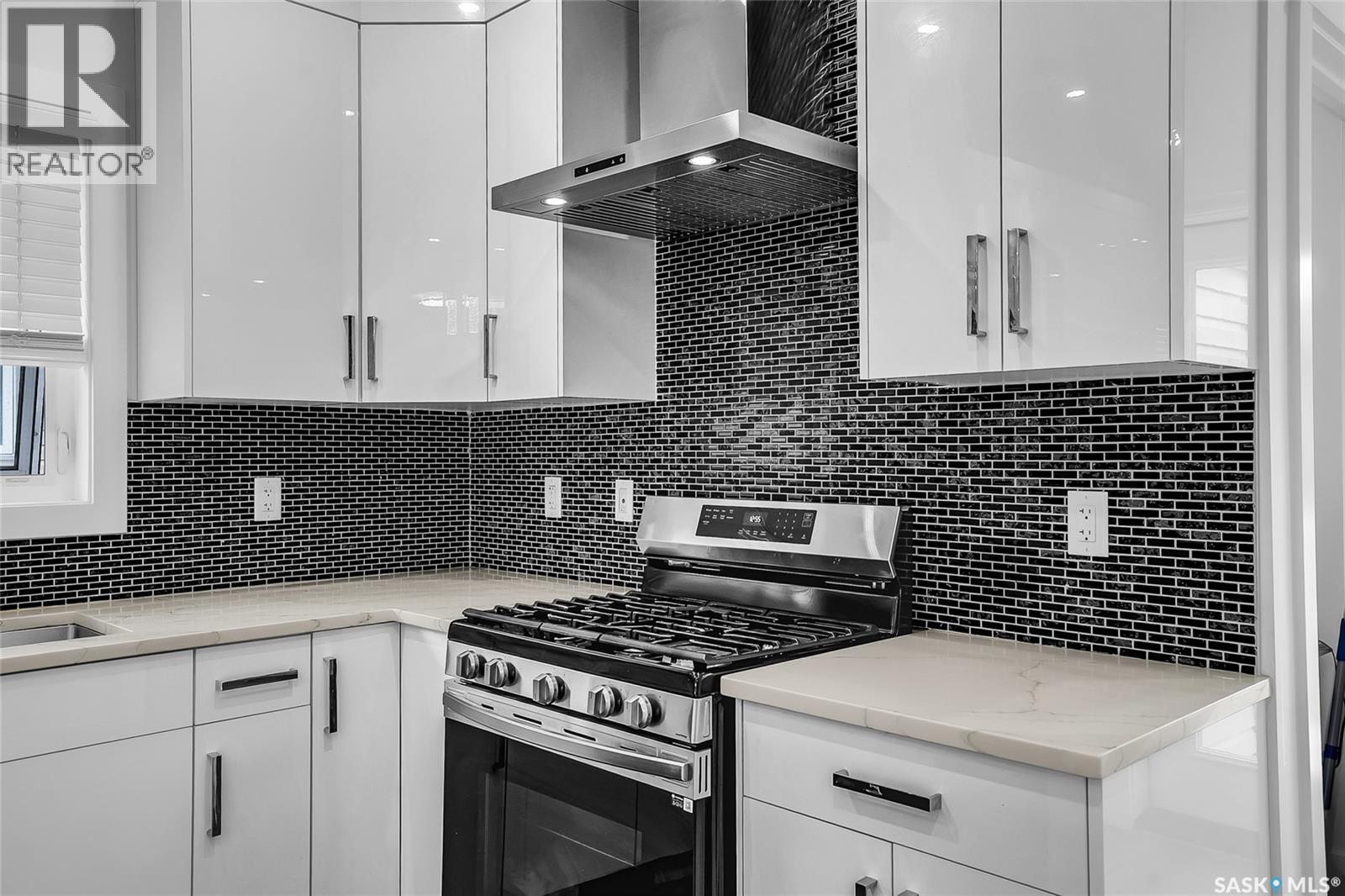 715 Bentley MANOR - 13