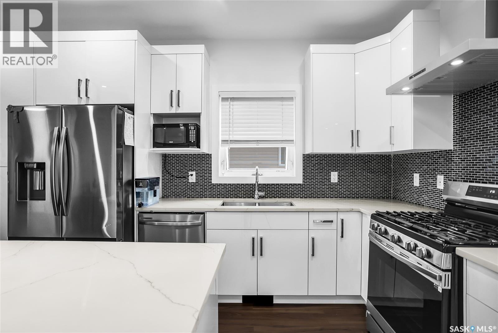715 Bentley MANOR - 14
