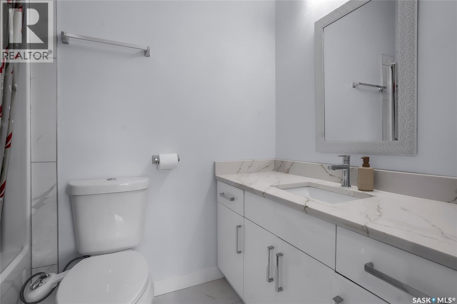 715 Bentley MANOR - 18