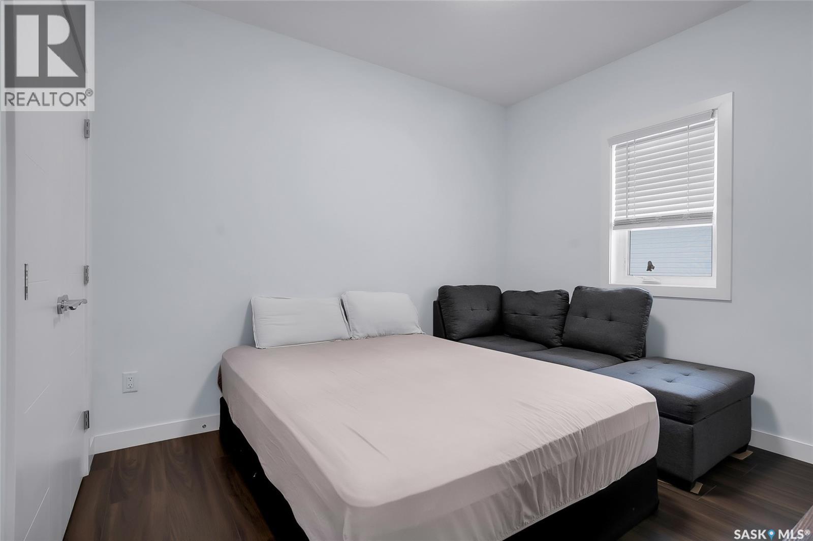 715 Bentley MANOR - 20