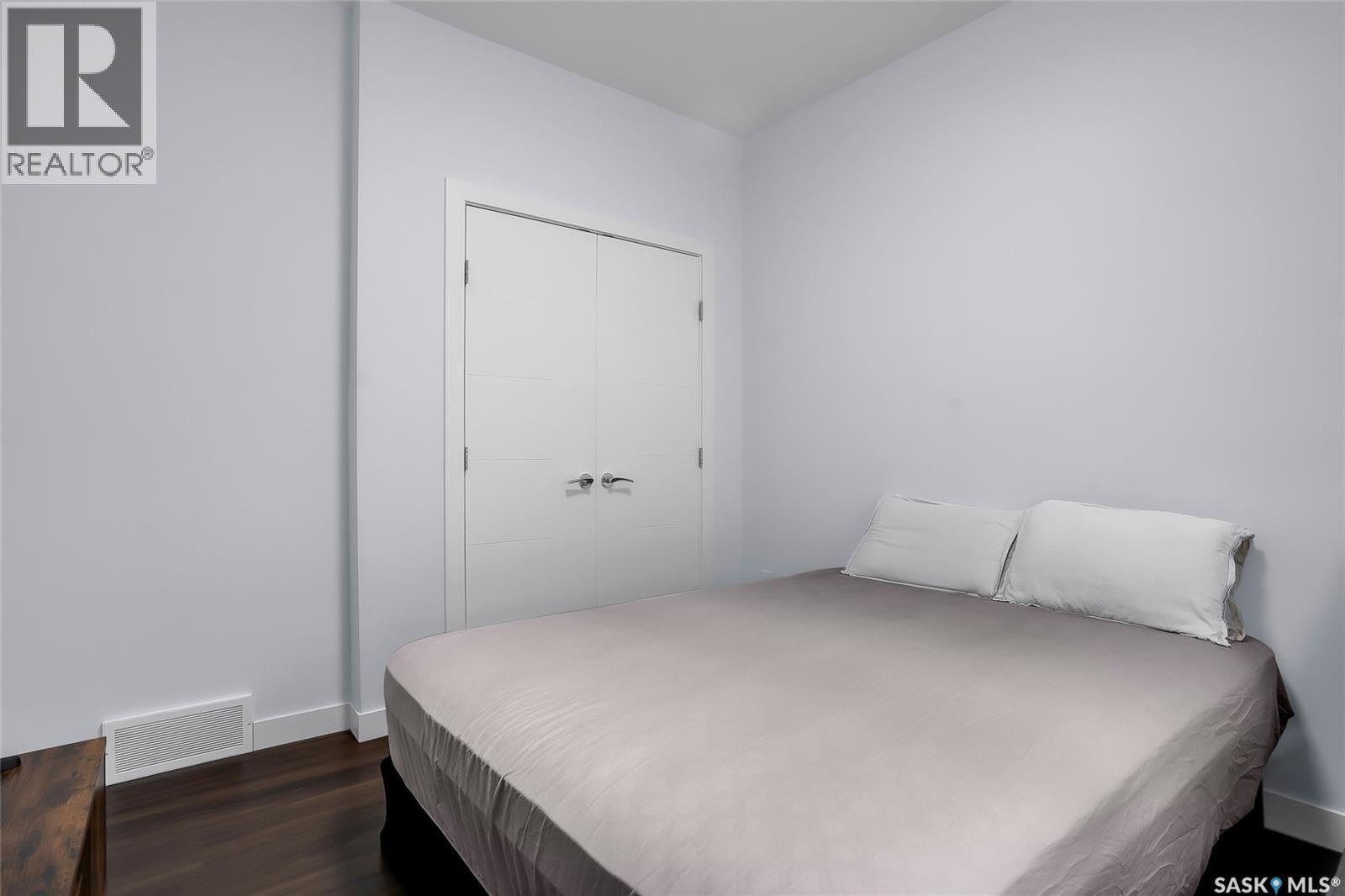 715 Bentley MANOR - 21