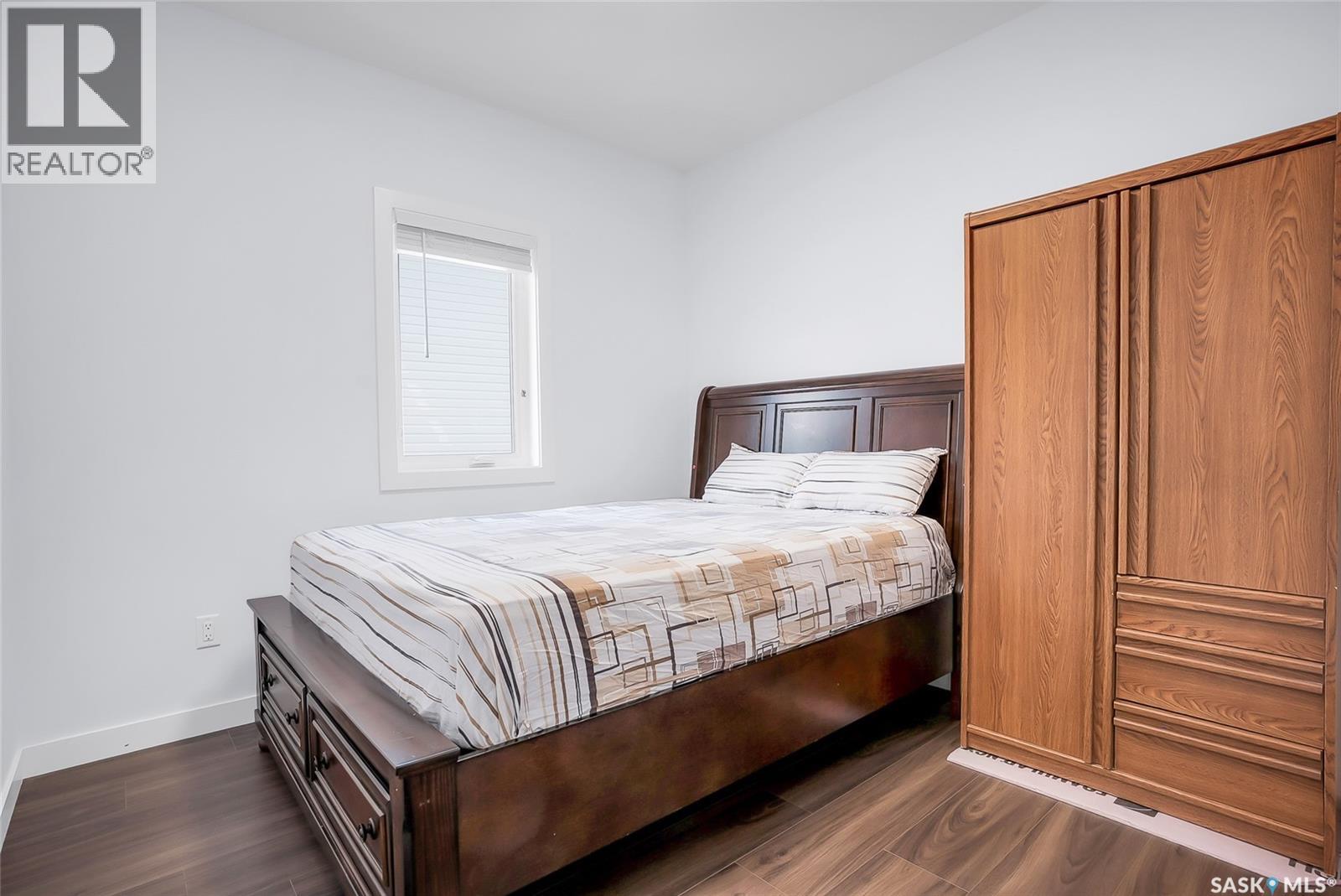 715 Bentley MANOR - 23