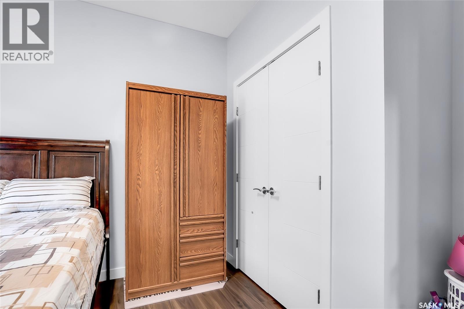 715 Bentley MANOR - 24