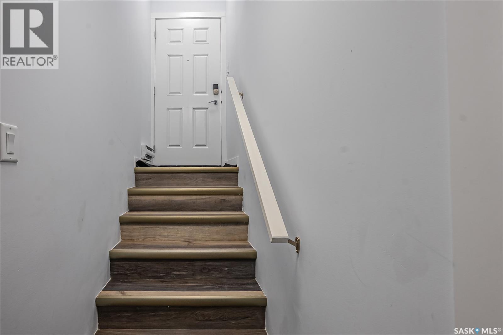 715 Bentley MANOR - 27