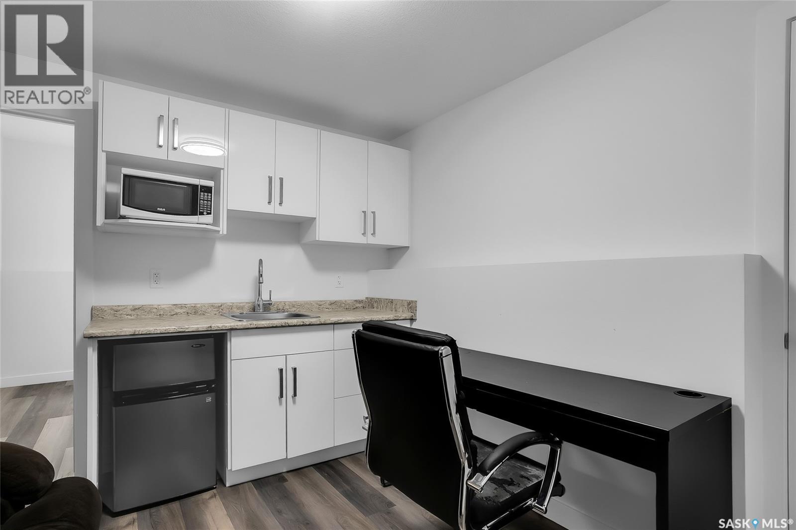 715 Bentley MANOR - 28
