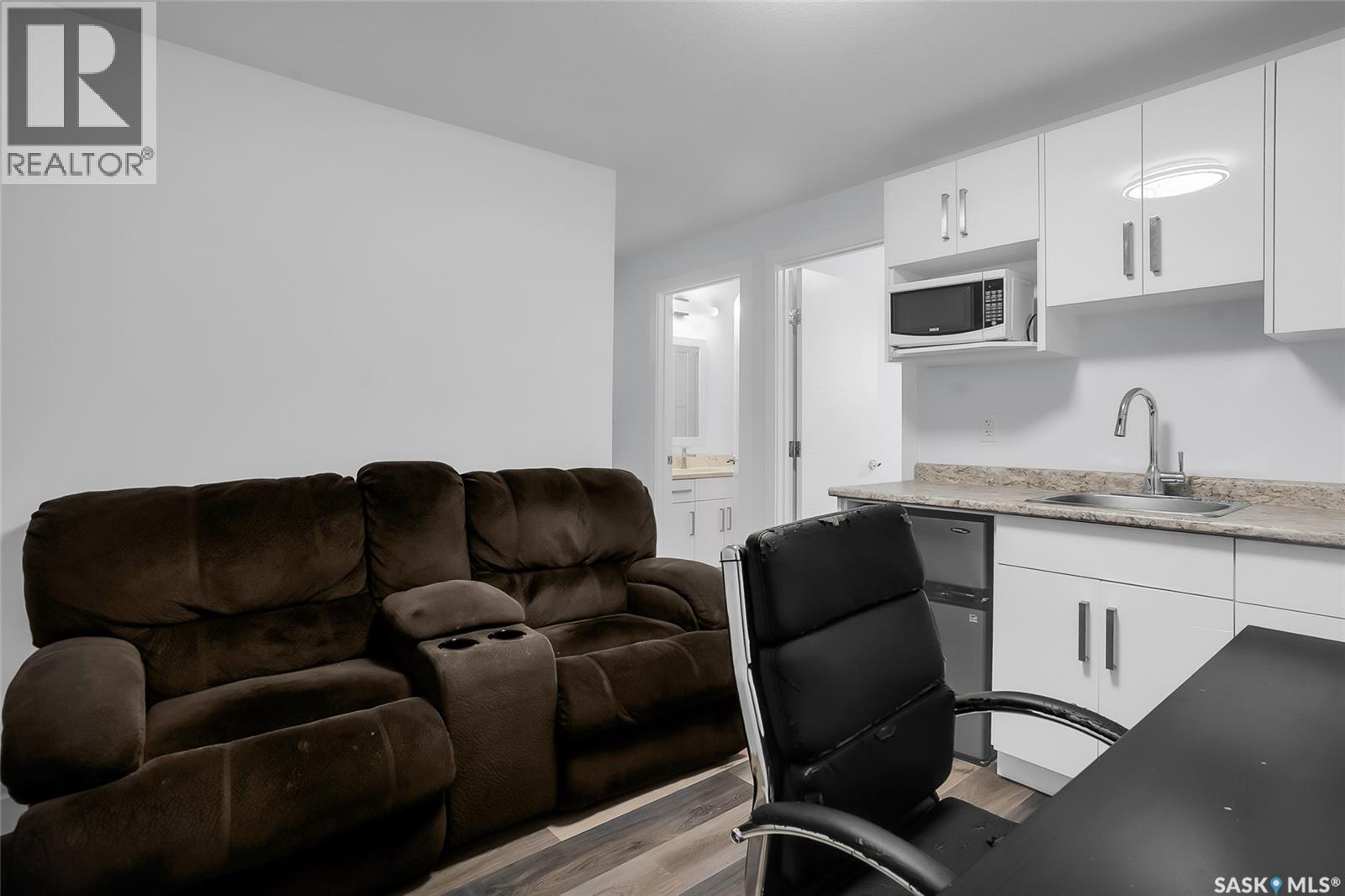 715 Bentley MANOR - 29