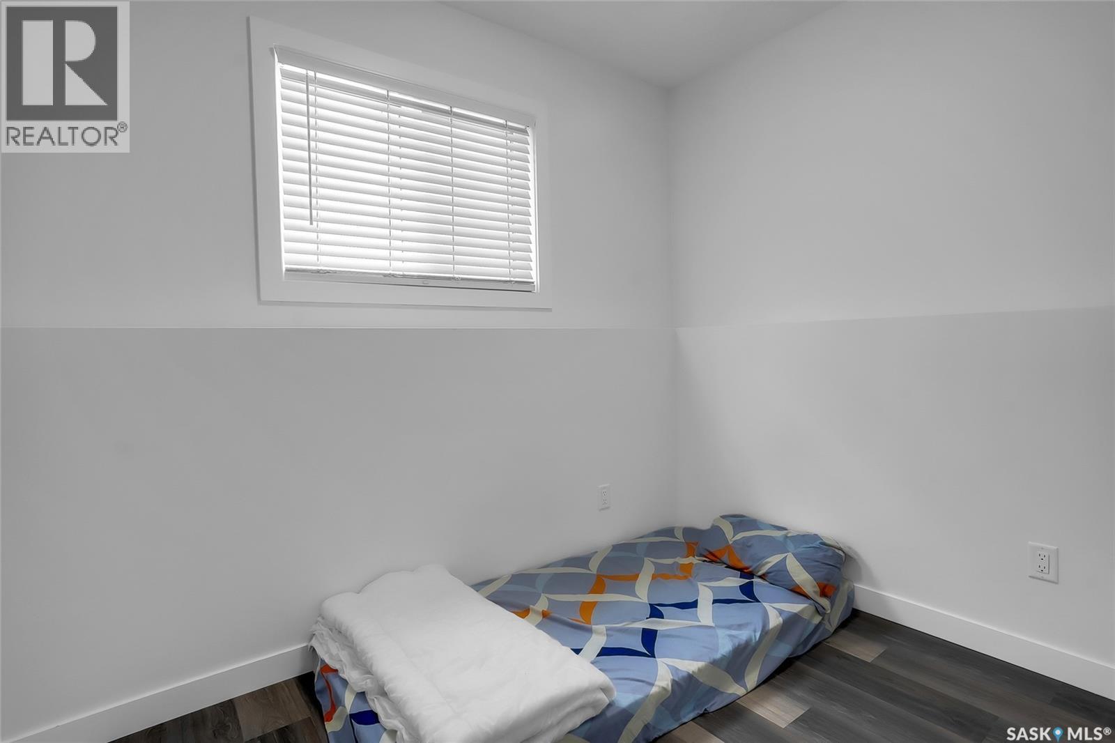 715 Bentley MANOR - 30
