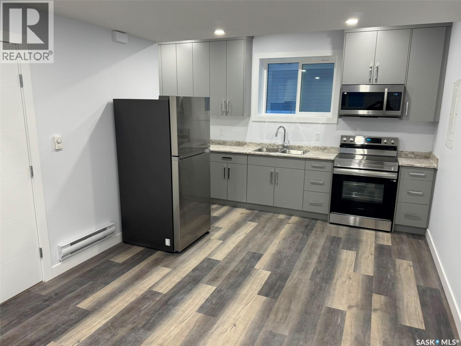 715 Bentley MANOR - 36