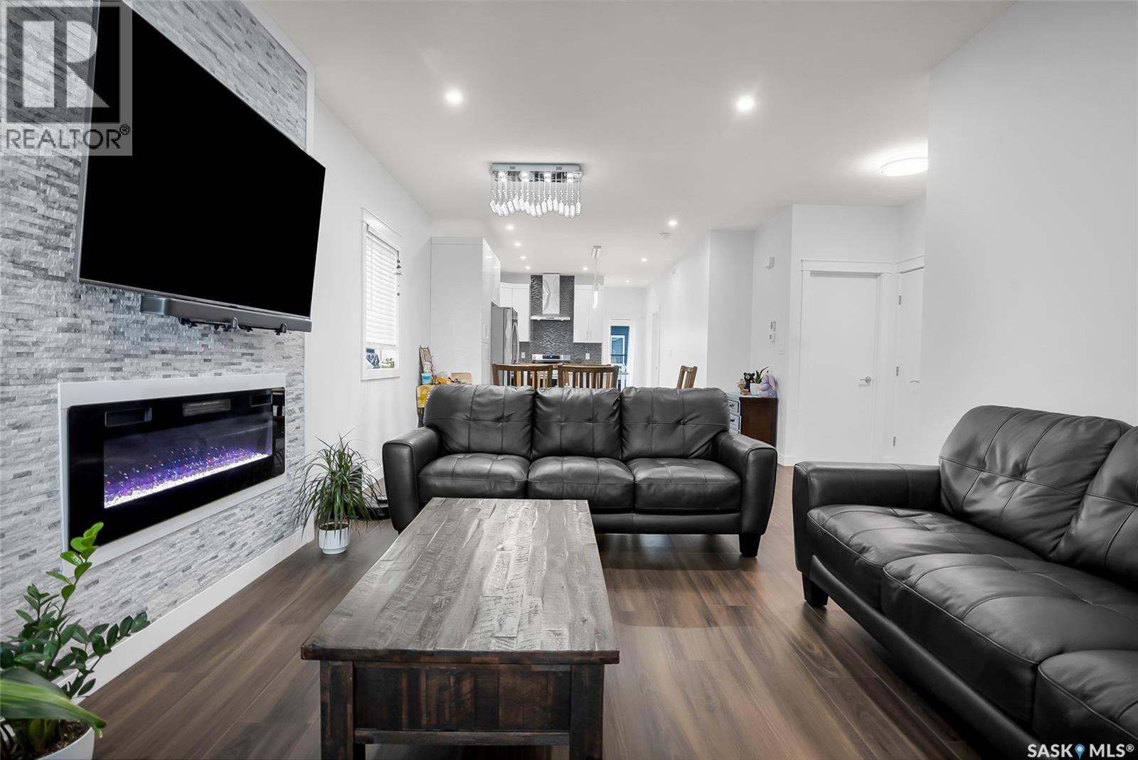 715 Bentley MANOR - 4