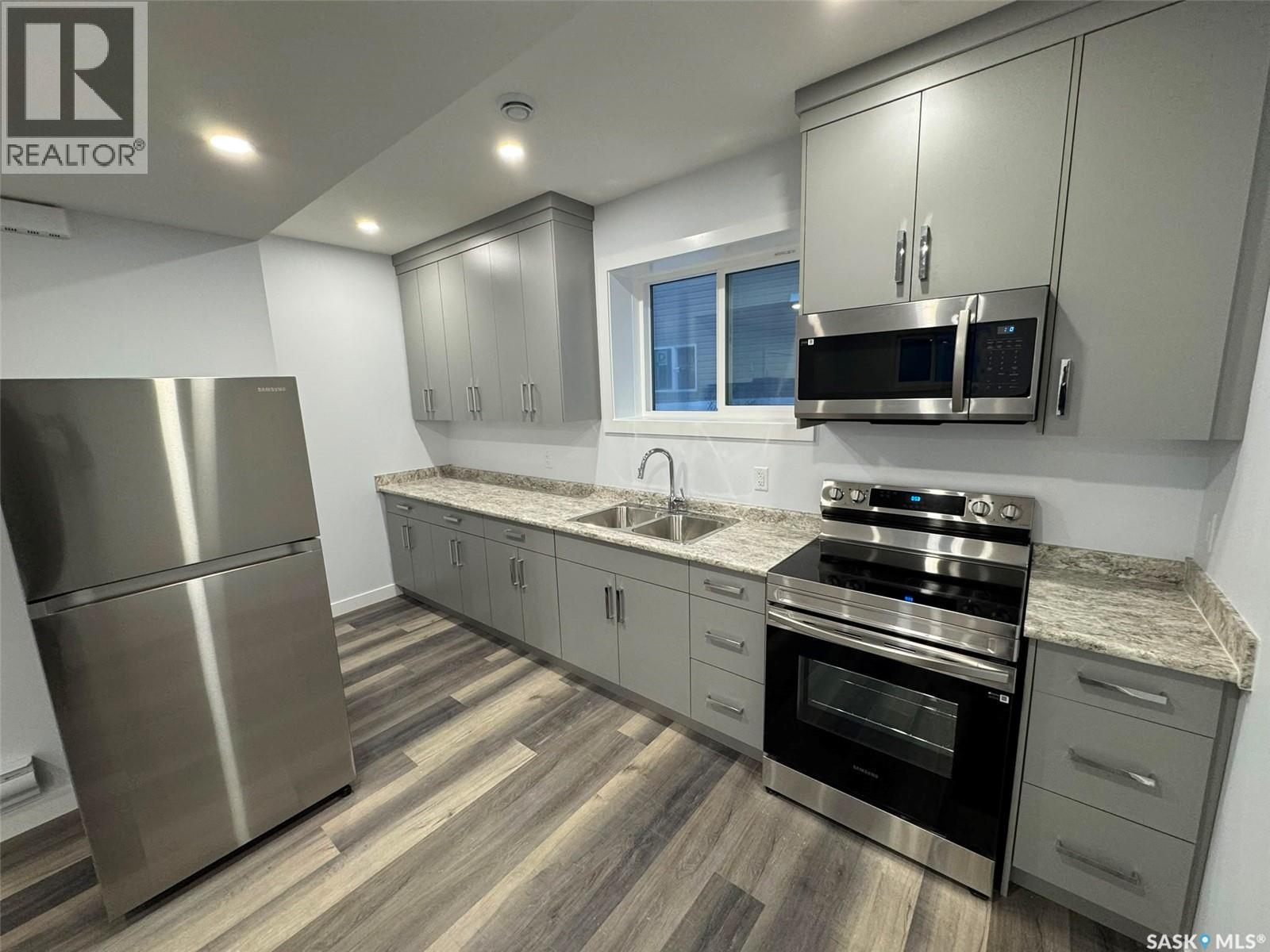 715 Bentley MANOR - 41