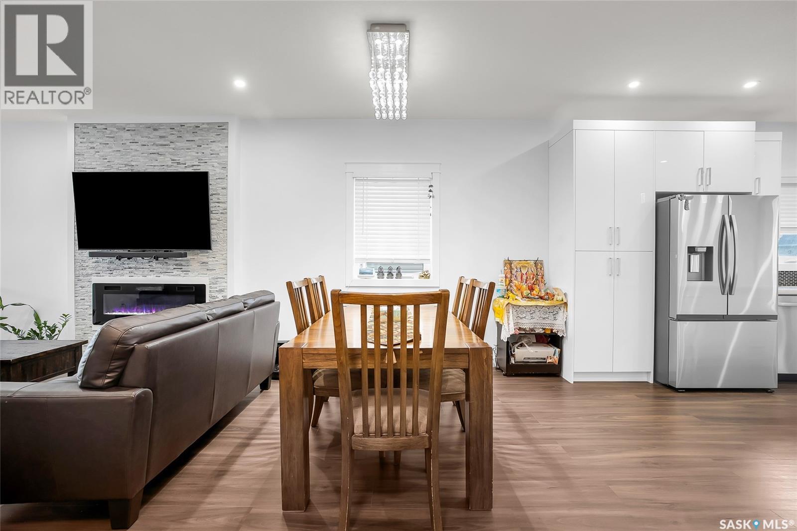715 Bentley MANOR - 8