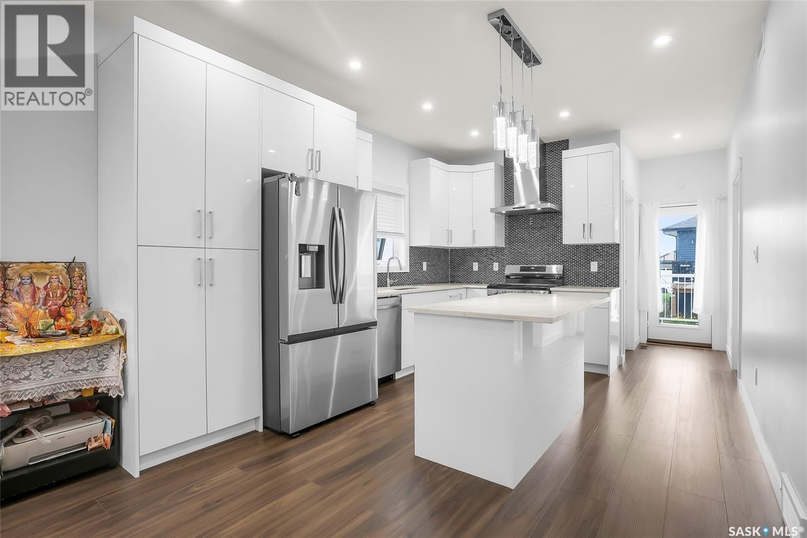 715 Bentley MANOR - 9