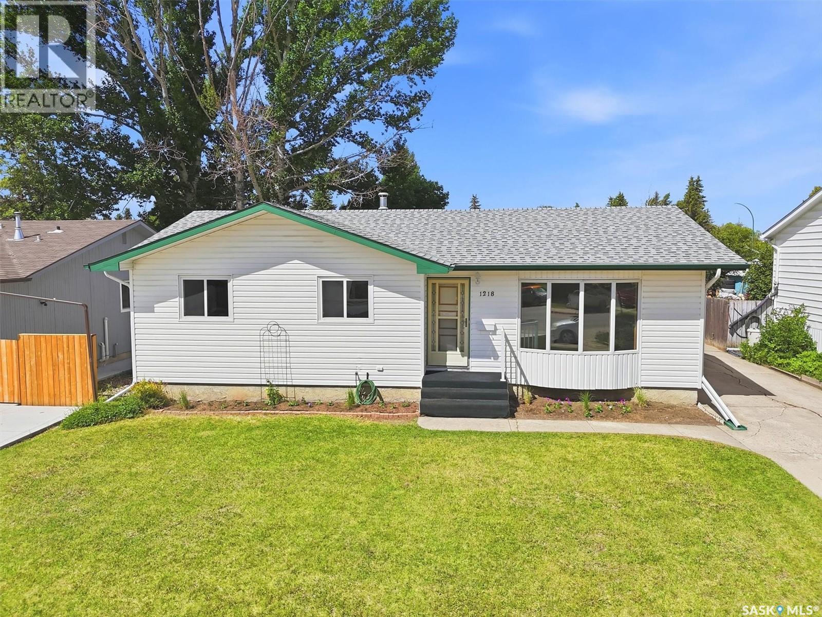 1218 MOSS AVENUE - 1