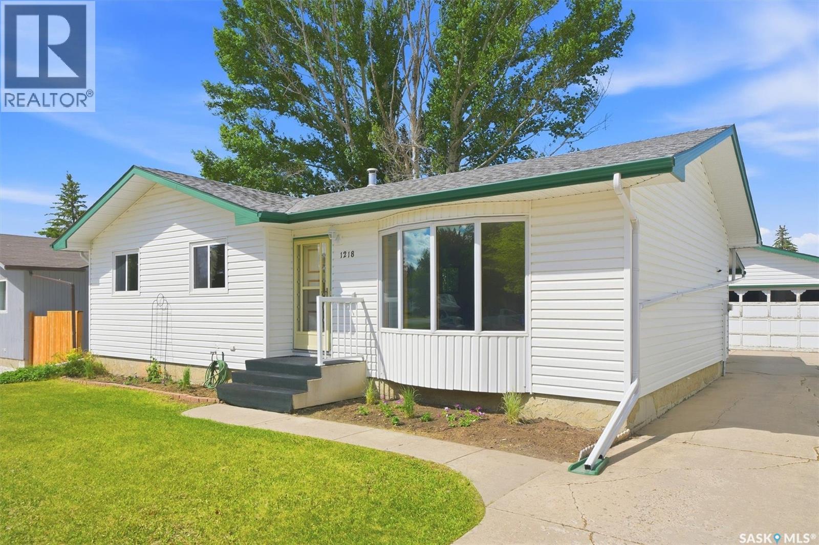 1218 MOSS AVENUE - 3