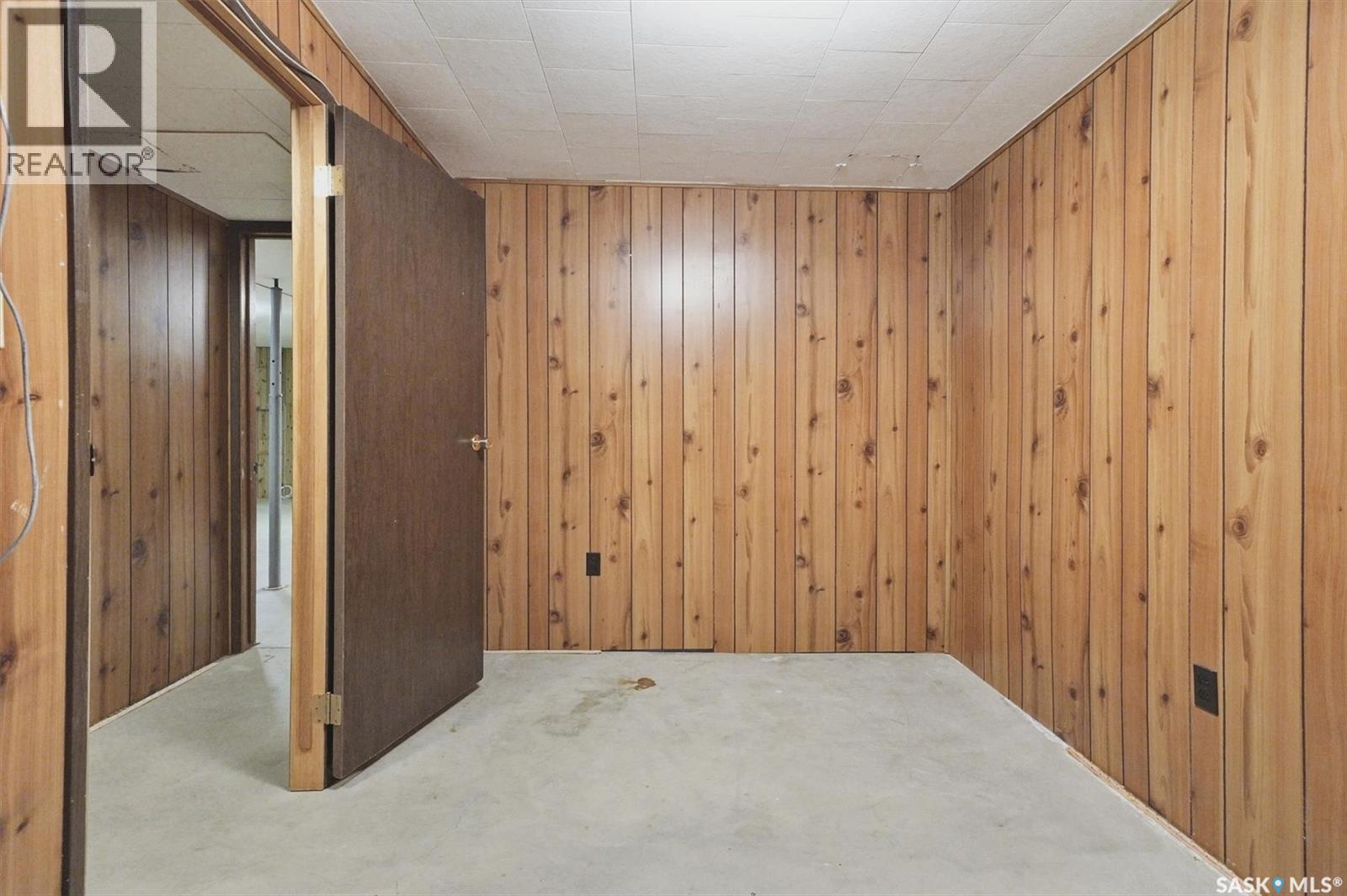 1218 MOSS AVENUE - 35