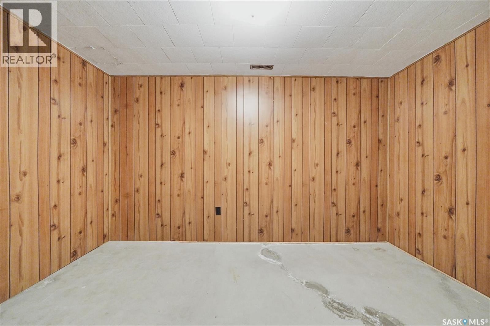1218 MOSS AVENUE - 36