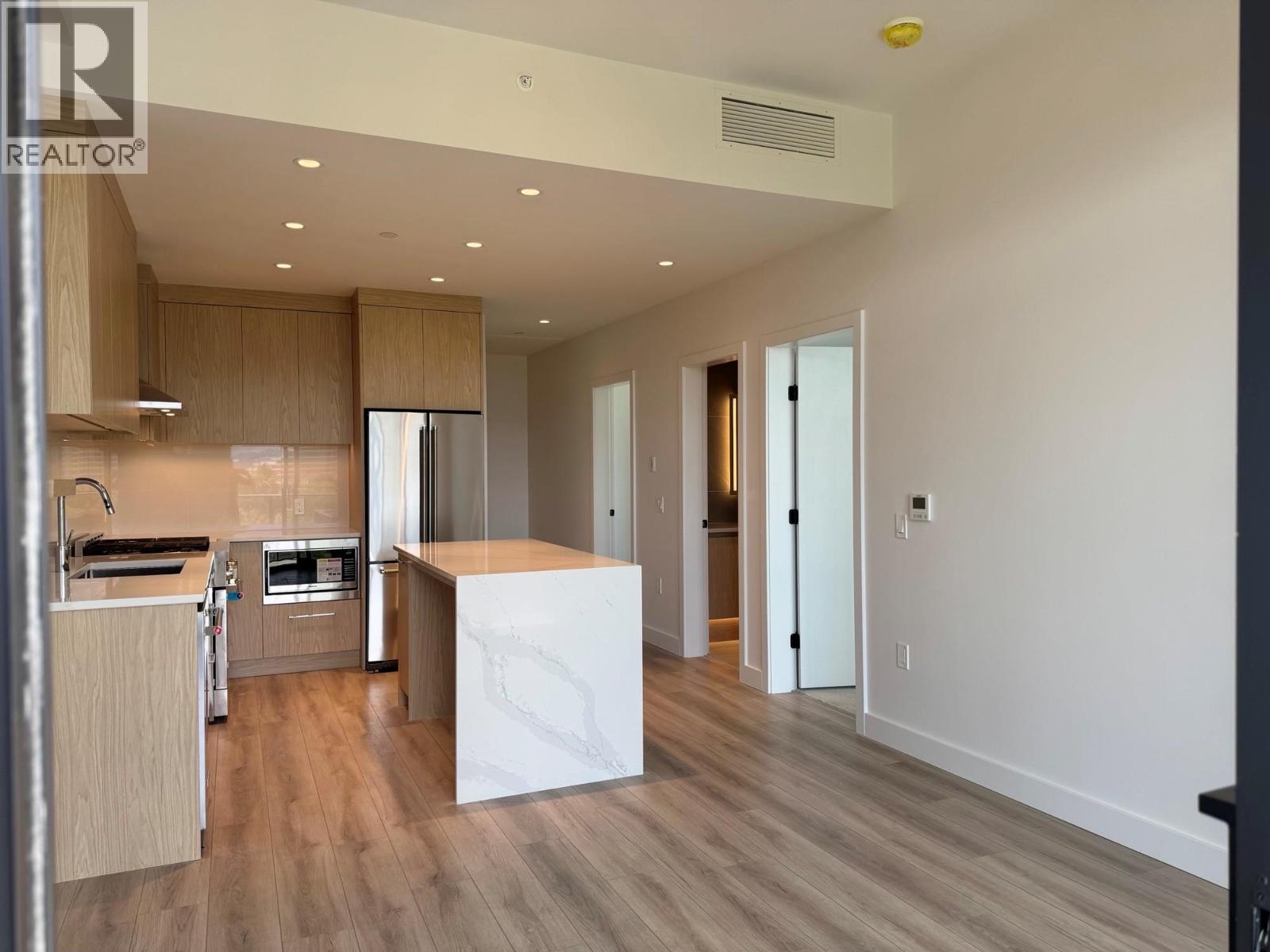 #610 3051 Abbott Street - 3