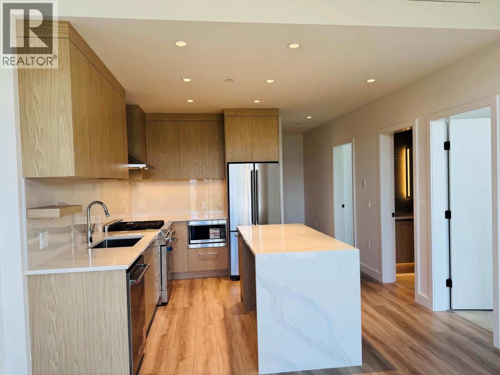 #610 3051 Abbott Street - 5