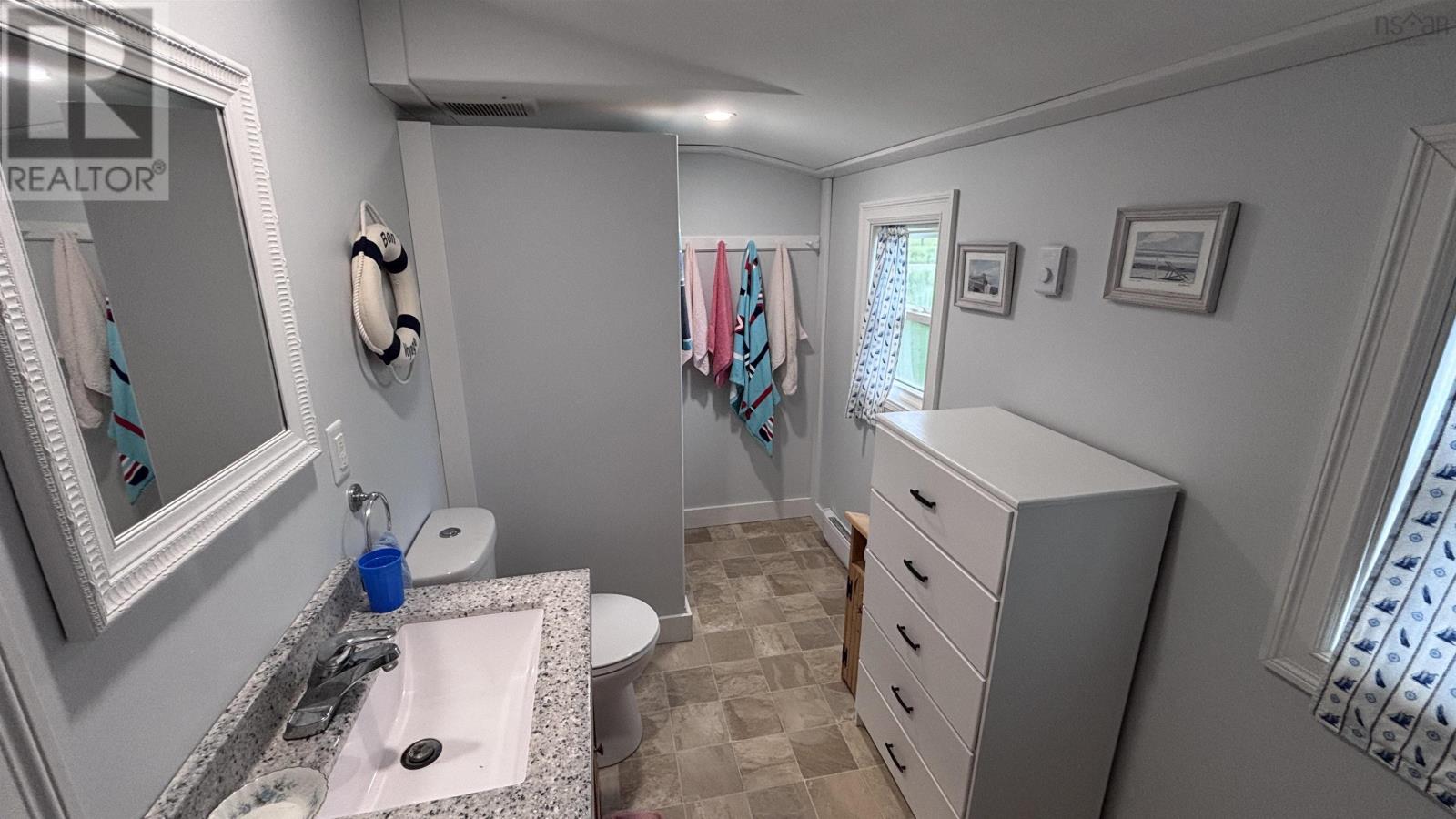 11 DOUGLAS Crescent - 16