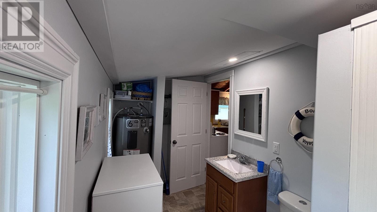 11 DOUGLAS Crescent - 14