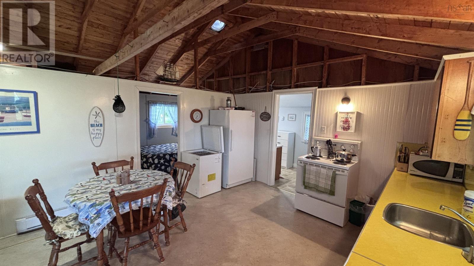 11 DOUGLAS Crescent - 12