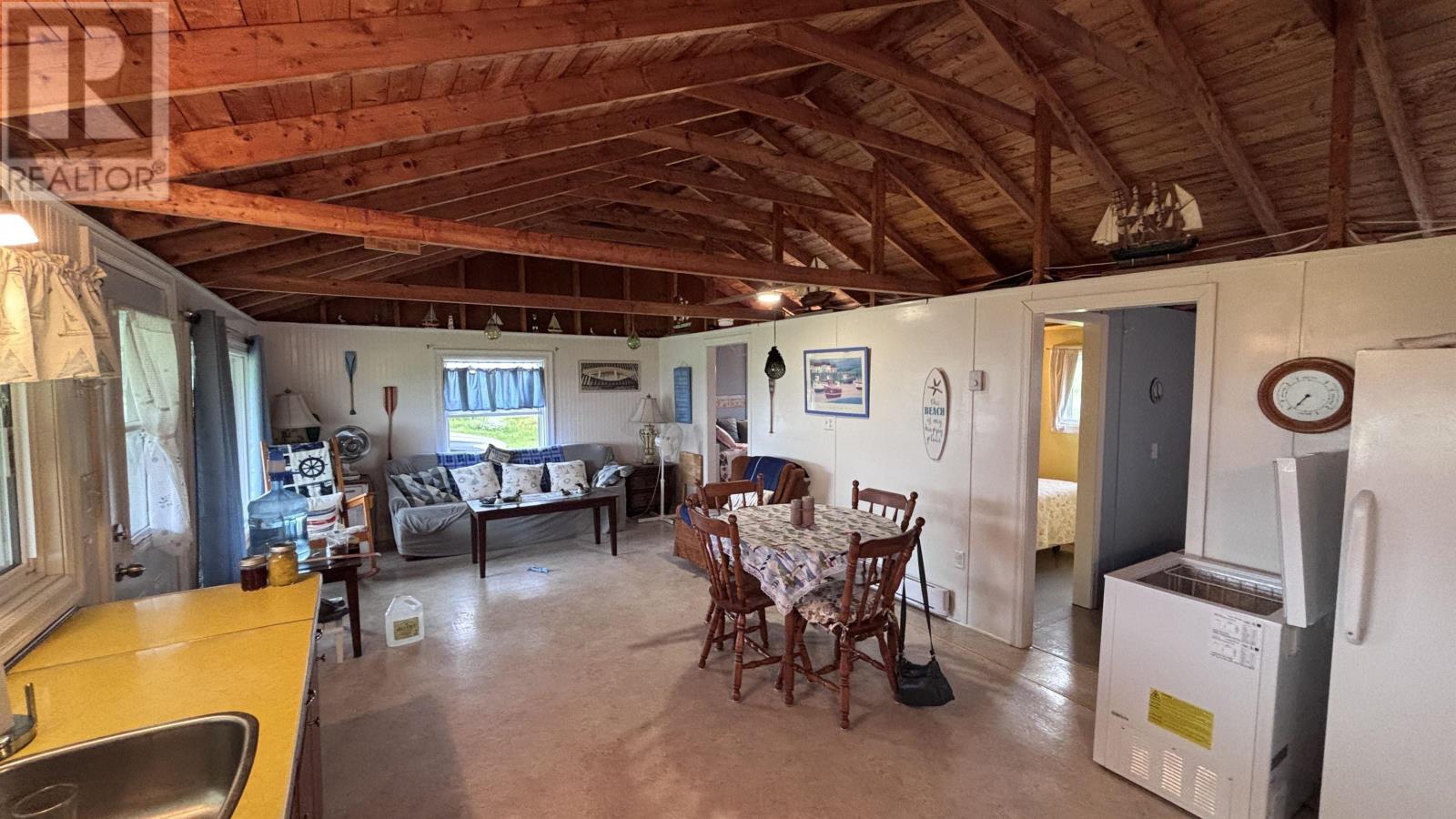 11 DOUGLAS Crescent - 8