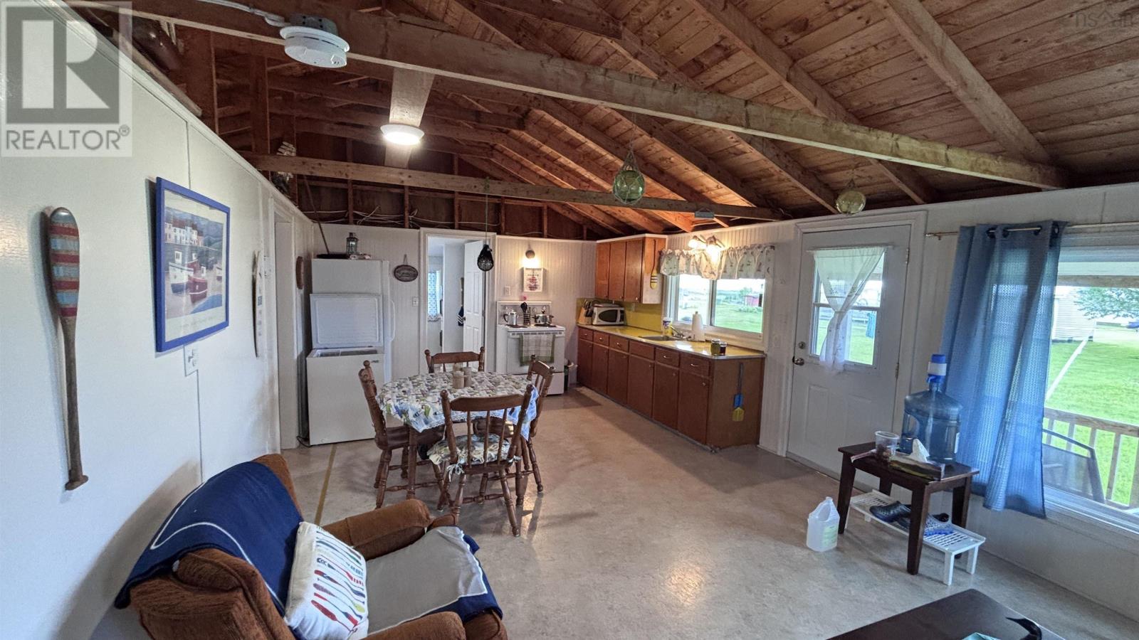 11 DOUGLAS Crescent - 5